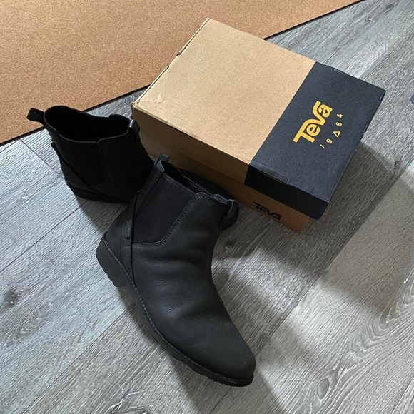 Teva Women's Ellery leather pull on boot